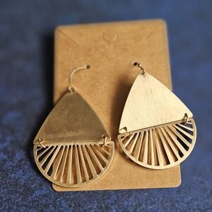 Chic Gold Fan Design Earrings